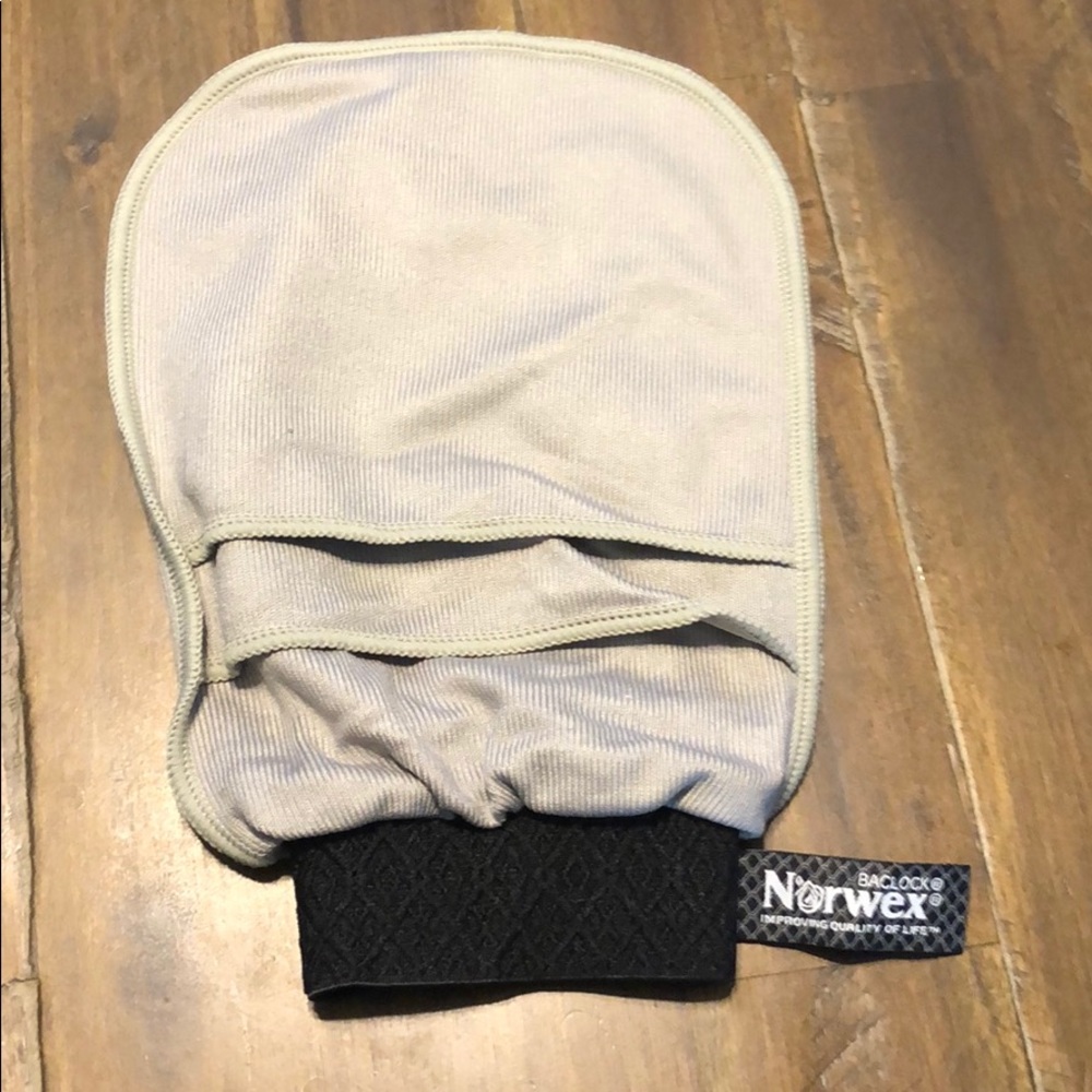 Norwex car mitt